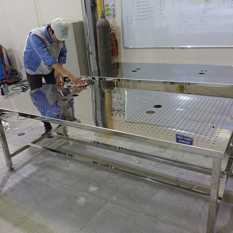 INOX WORKING TABLE